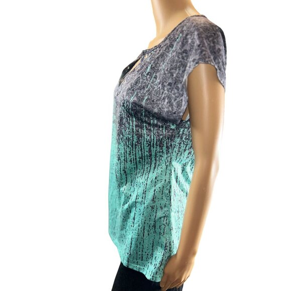 (5 for $25) Short Sleeve Paisley Ombre Fitted Top Size Medium NWT - Picture 3 of 6